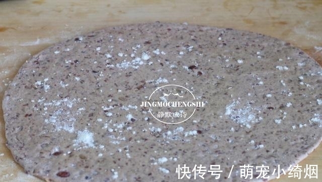 家常烙饼换个做法，松软可口，浓浓红豆香，用凉水和面也不硬