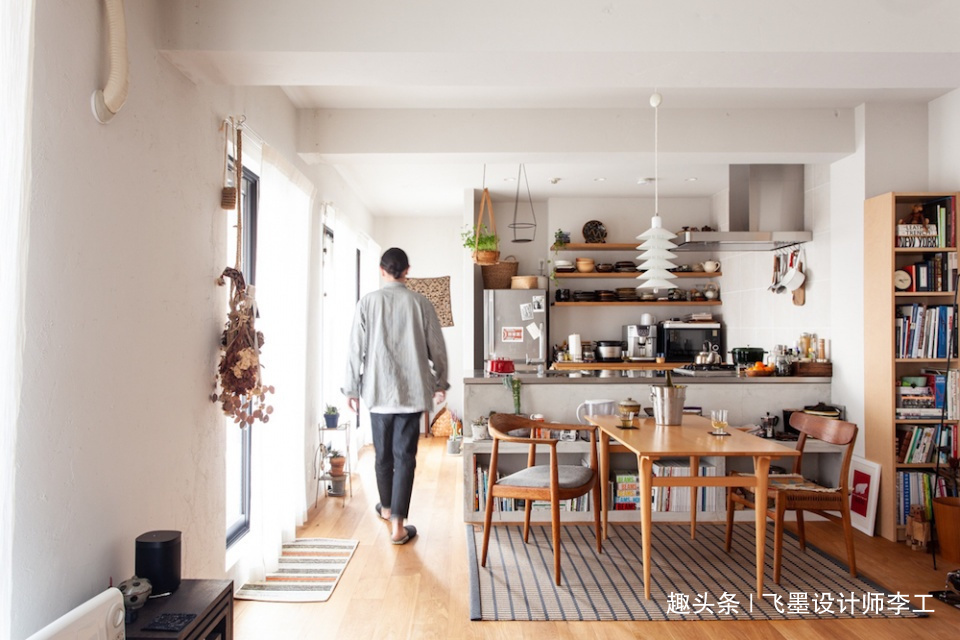 收纳|日本夫妻会装修,100多双鞋直接挂墙上,衣帽间也不要柜子,时尚