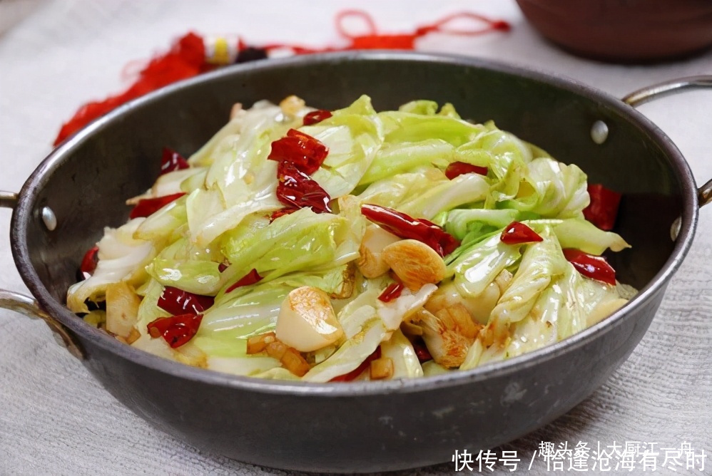 过瘾|手撕包菜想做好不简单,掌握这几招,包菜脆嫩不出水,比吃肉过瘾