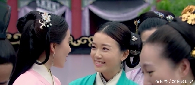 妇人出上联:人欢马叫高歌猛进,农夫对出下联后,她笑而不语!