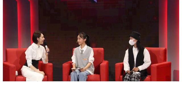 主持人|央視《向幸福出發》改版，老牌主持王為念被棄用，王冠更換搭檔