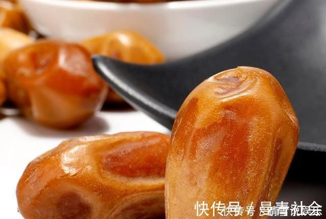 椰枣|建议中老年人少吃鸡鸭鱼,若不缺钱多吃这几物,好吃不贵有营养