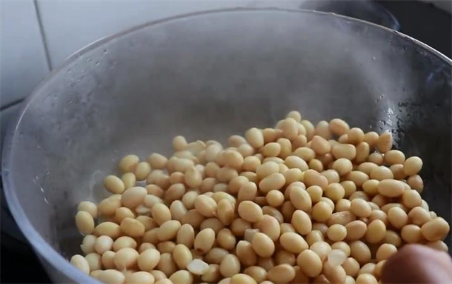 秘制黄豆辣椒酱，香辣美味又下饭，方法简单，保存180天不会坏