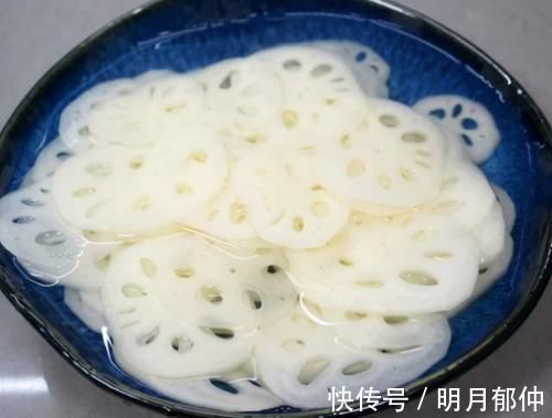 香酥|炸藕片时，别直接下锅，多加1个步骤，藕片香酥脆，金黄不发黑