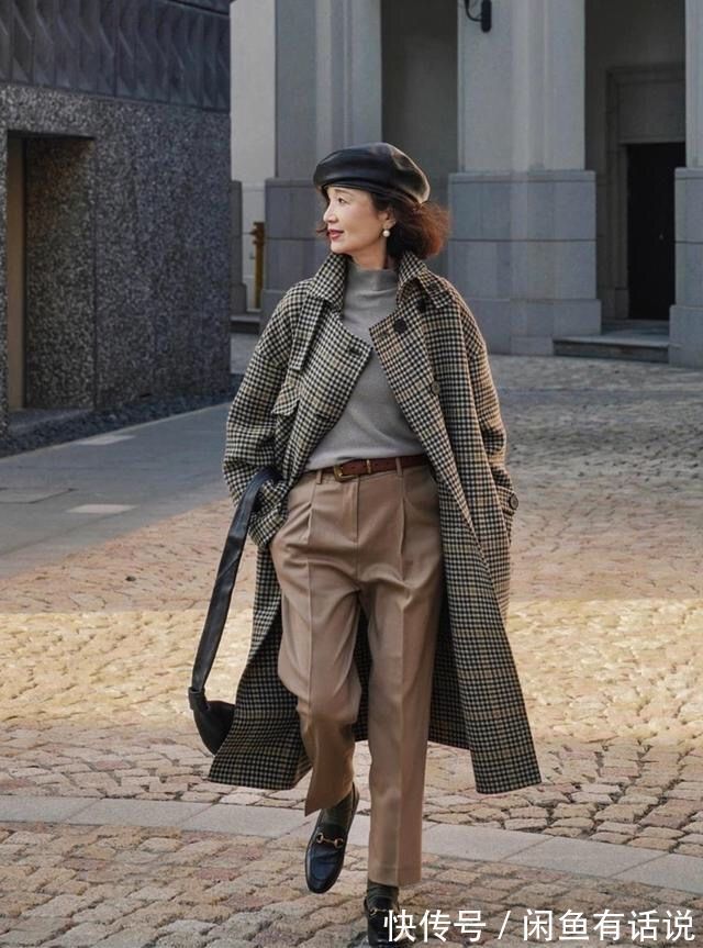 牛仔裤|女人到了50就别穿打底裤了,学三木妈妈多穿这4种裤子,更显气质