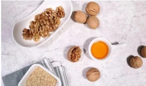 热水泡脚|过了70岁,想要健康,4个“养生”误区,尽量早避开