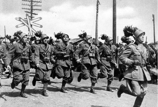 搞笑|法西斯猪队友意大利有多搞笑?投降被拒,一怒之下将对方打的落花流水!