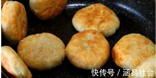 花椒粒|一碗面粉，2个萝卜，教你做好吃的萝卜丝饼，爱吃萝卜的快收藏