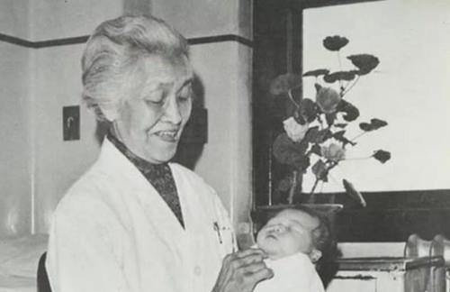 她花一辈子接生5万名婴儿,自己却无儿无女,20岁立的誓言成了真