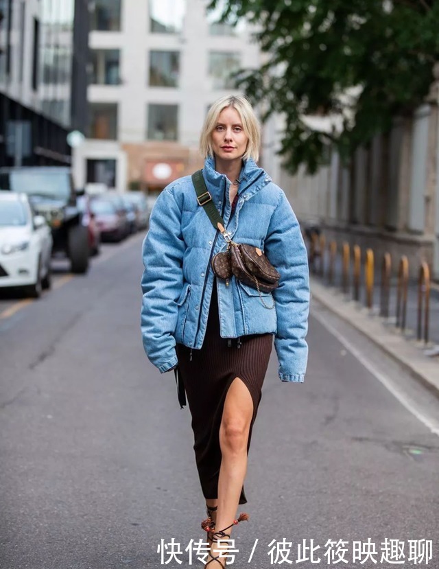 羽绒服|今年秋冬流行“针织裙”,显高时髦还抢镜,搭配羽绒服大衣都好看
