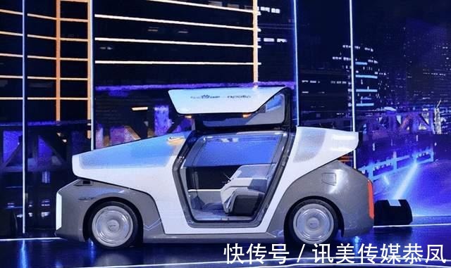 汽车机器人|蔚来李斌不承认自动驾驶,百度李彦宏却发布汽车机器人,高下立判