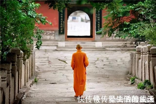 坡路$一位高僧说:人在开始走上坡路时,身上往往会出现“4个惊喜”