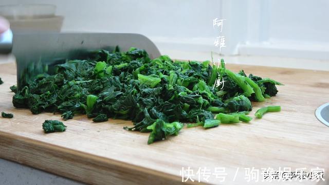 补血|入秋后这菜要多吃，包成包子补铁补血，不揉面不擀皮，8分钟一锅