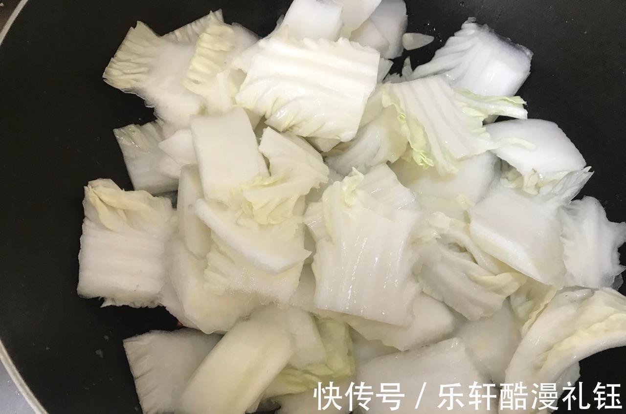 菜梗|7毛一斤的“高钙菜”,简单一炒,味道好营养足,秋季多给家人吃