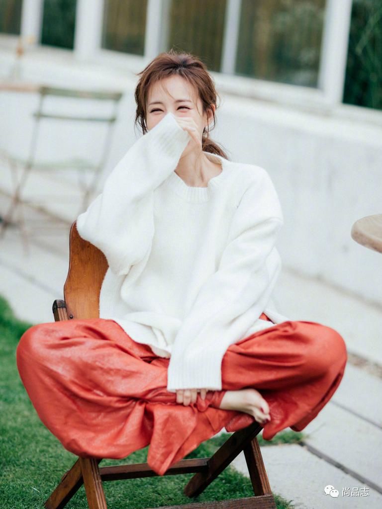 配色对了 毛衣才能穿得出彩