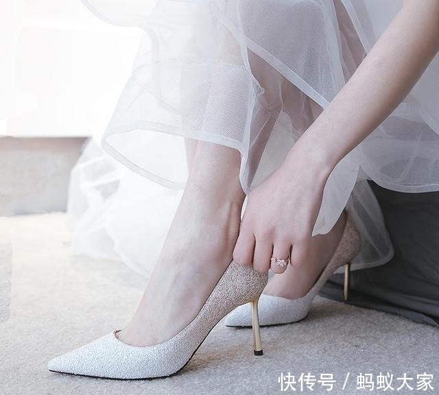 精致优雅的细跟鞋，是上帝给女人最好的礼物