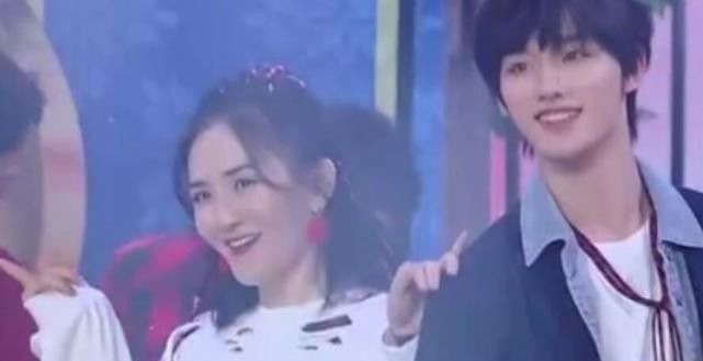 謝娜重回快本之后,首秀表現優異!她能拯救低迷的節目收視率嗎