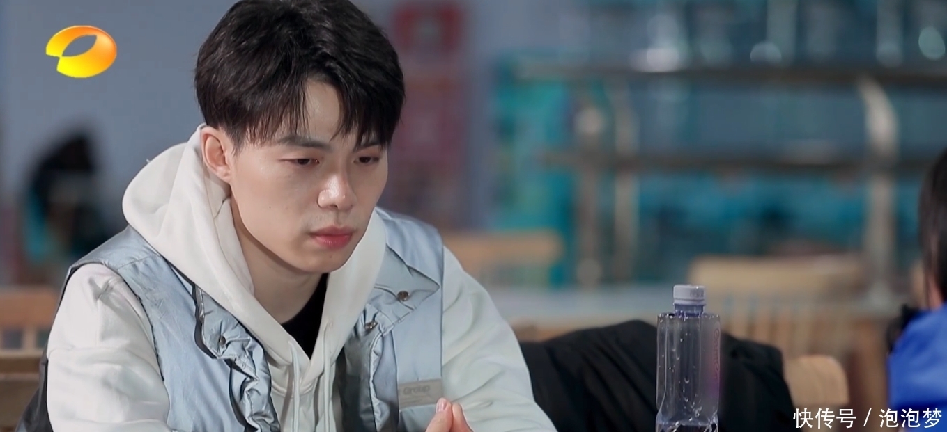 两人好般配!《怦然再心动》蔡卓宜摔倒后,陈越想扶又不敢扶