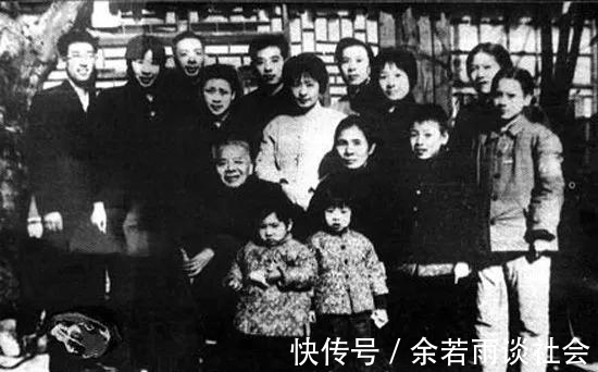 鸳鸯蝴蝶$娶了三房妻子,个个真心爱他,他一生歌颂爱情,用小说养家糊口