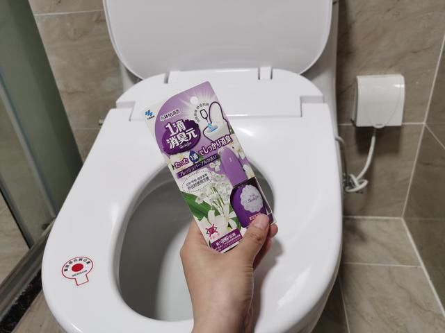 玻璃胶|一下雨就反味！卫生间里的臭味从哪来？我有三招，可以一劳永逸