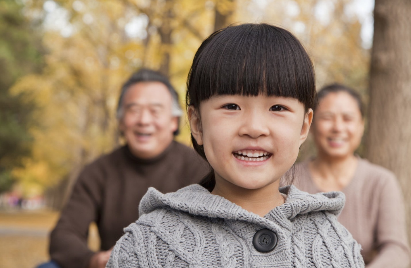 5岁闺女被送到奶奶家,接娃时爸妈哭笑不得,网友:喜庆福娃