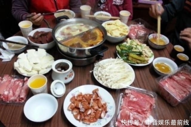 后才|15人聚餐吃火锅点10道菜,在包间4小时后才出来,结账后老板傻眼