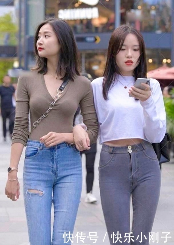 女们的穿衣|气质小姐姐冰清玉洁,走在街头十分养眼,你喜欢哪位小姐姐呢?