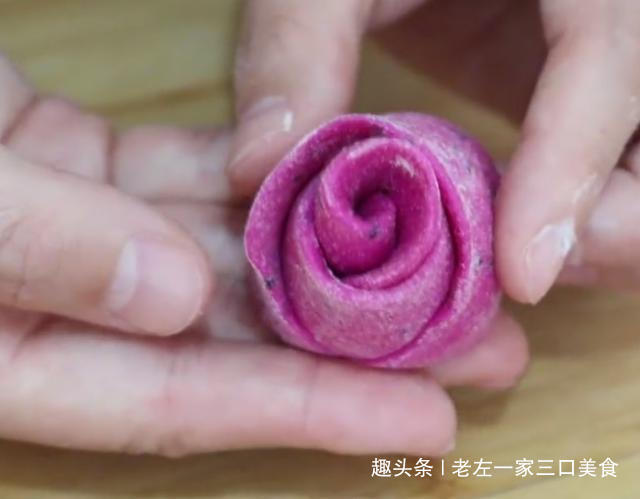 面粉里加一个火龙果,这个做法还是第一次见,颜值高,味道好