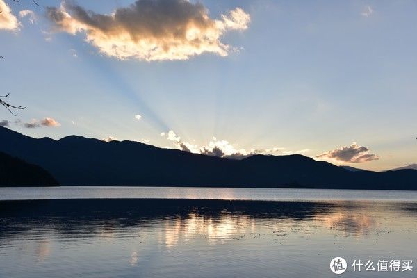 观景台|周末随心浪 篇三十二：一湖跨两省，位于四川和云南交界处的泸沽湖怎么玩