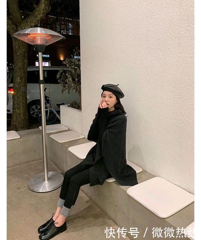 最近火了一对鞋子,它叫“猪蹄鞋”,比靴子好穿,比平底鞋更时髦