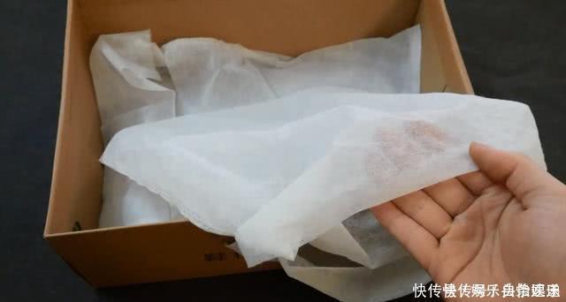 买了几十年鞋,才知道鞋盒里的那层白布这么重要,以前太浪费了