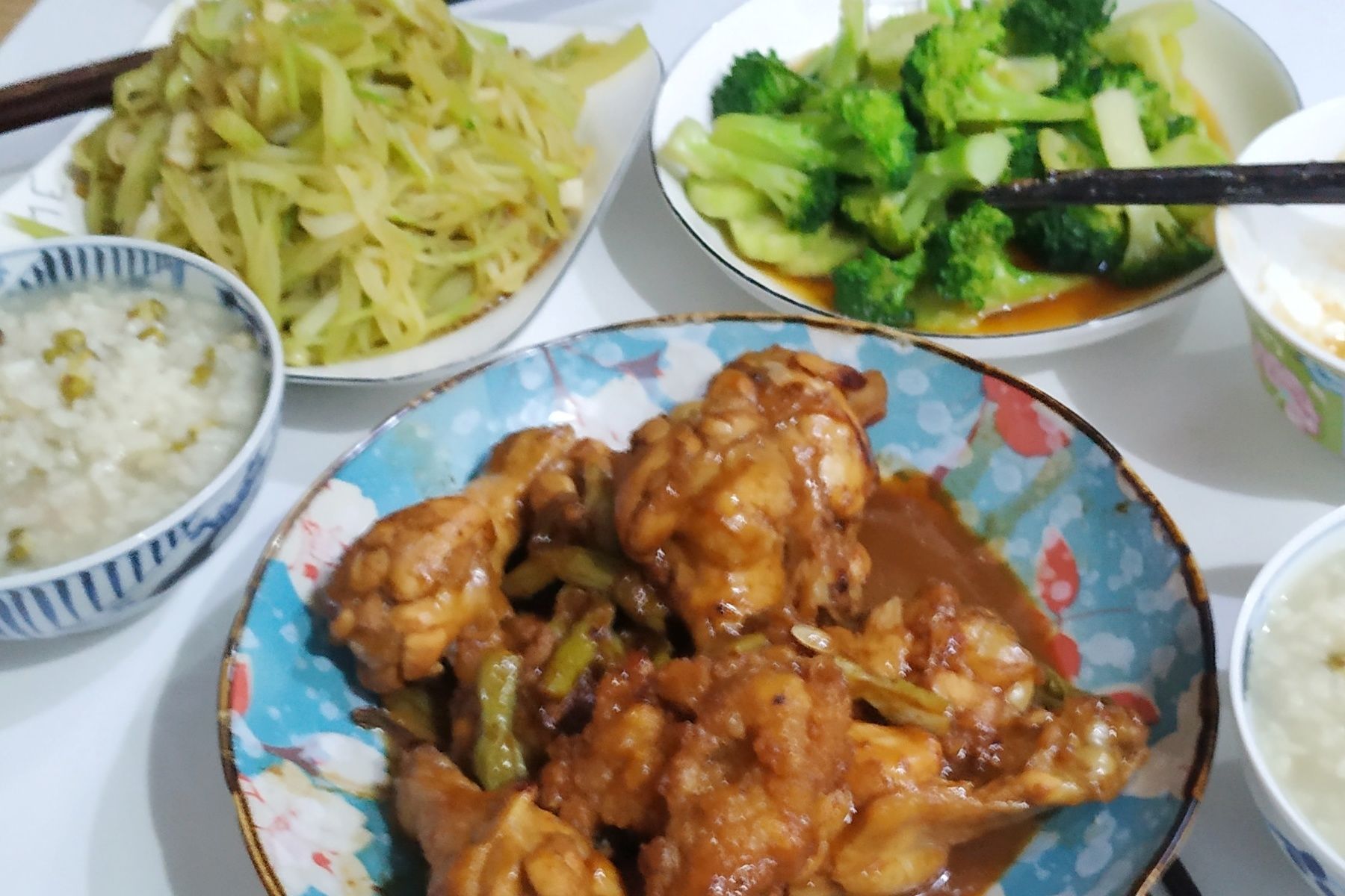 西兰花|孩子点名的晚餐，半小时匆忙准备3菜1汤，简单美味吃得舒服