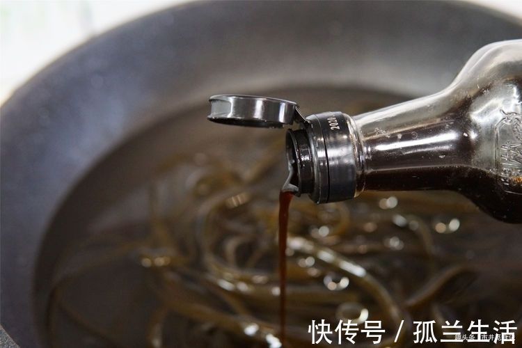 做法|清爽开胃的凉拌海带丝做法，好吃到停不下来，多一步味道就香了