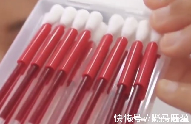爱美之心 棉签口红你见过吗？一次一根，轻松搞定咬唇妆