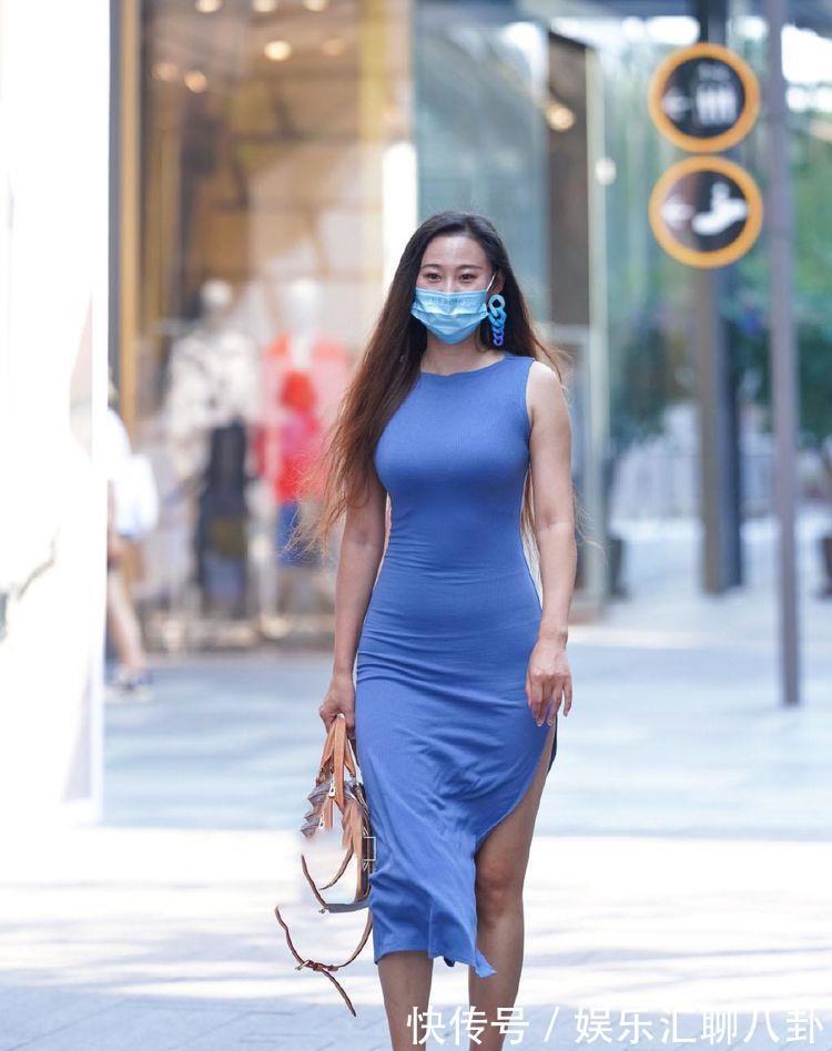 高跟鞋|成熟美女穿上一身蓝色礼服,总透着一种清新、淡雅的气质