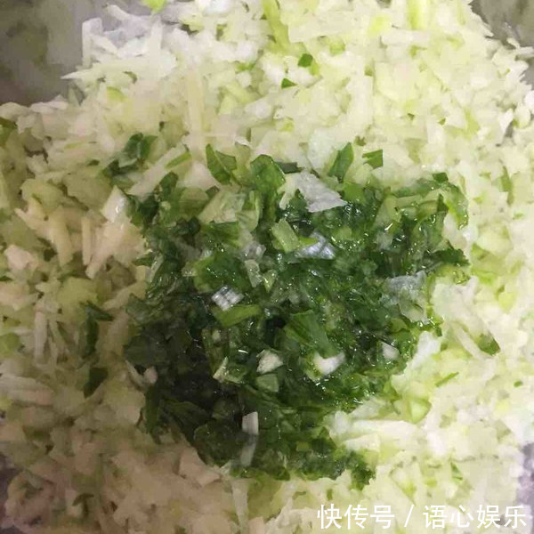 40年大厨炸丸子的秘诀:掌握这个技巧,包你炸出圆润香酥的丸子