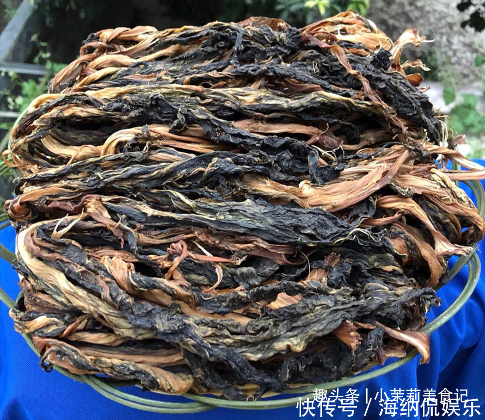 制作梅干|9月,此类菜不怕过期,一次买20斤做成梅干菜,炖肉做馅都特香