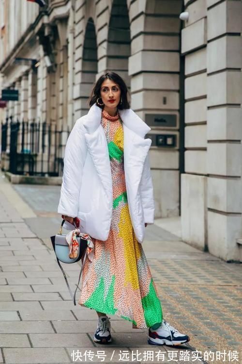 饱和度|不管是大衣还是羽绒服，尽量别穿这3个“颜色”，不耐看也不耐穿