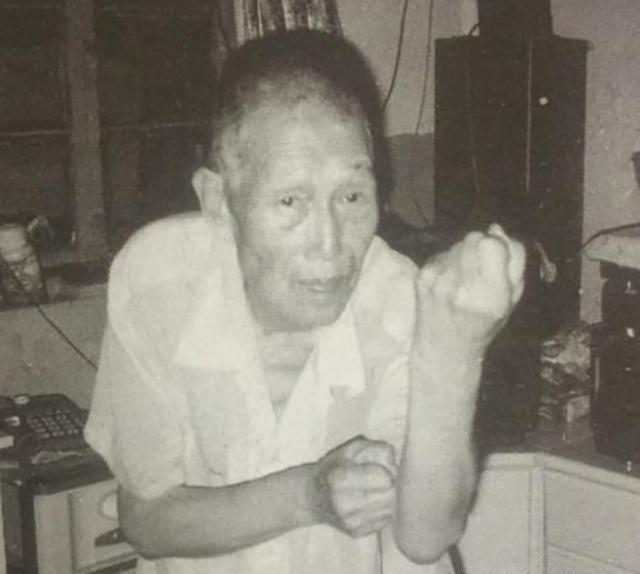 此人是中国武学最高峰的见证者,34岁归隐山林,发誓从不收徒