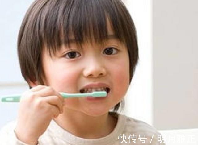 智齿|6岁男娃长“双层牙”,老人的“坏习惯”害了娃,你家有这习惯吗