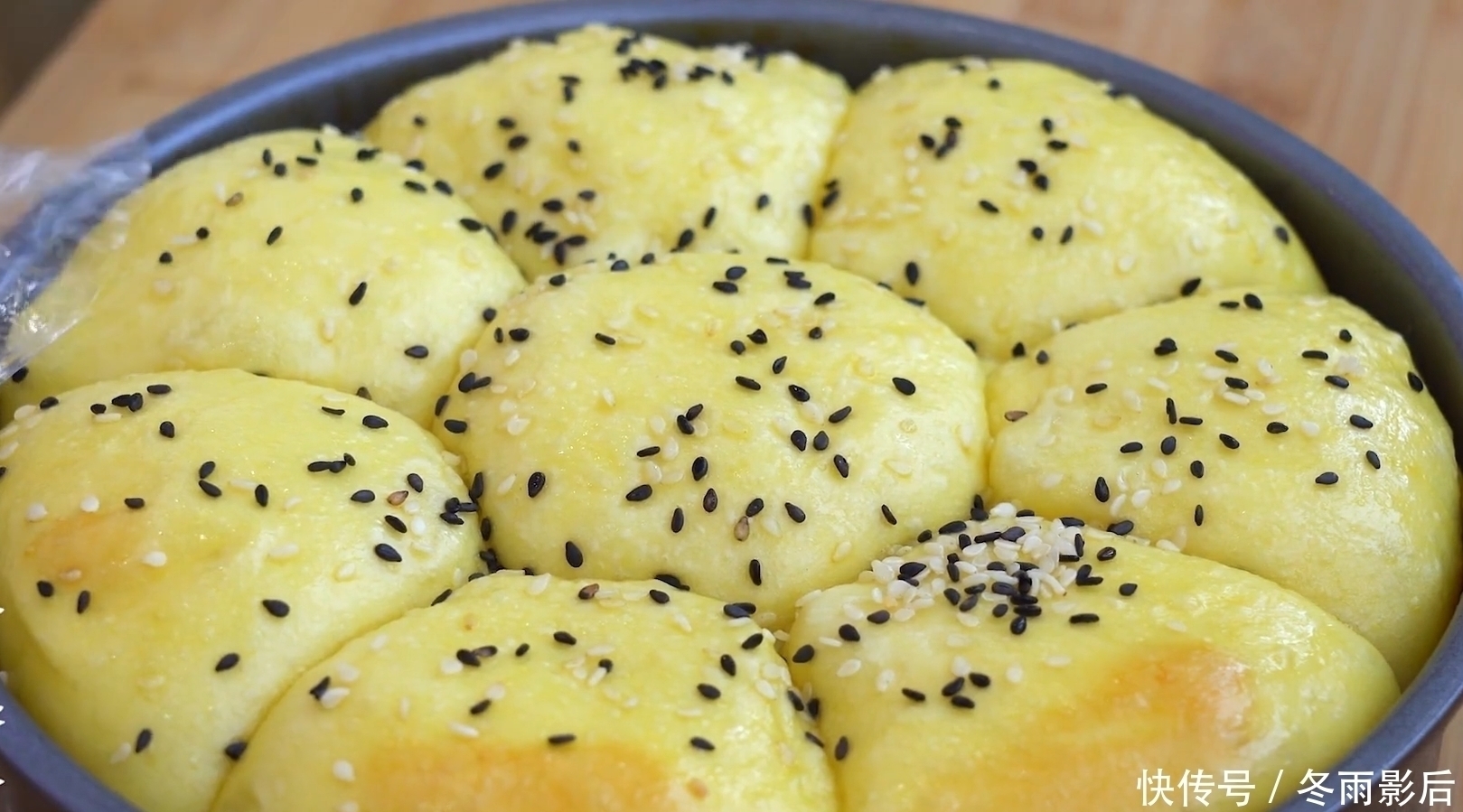 用红薯和花生米做一个大号面包,不用烤箱,蓬松宣软又拉丝,解馋