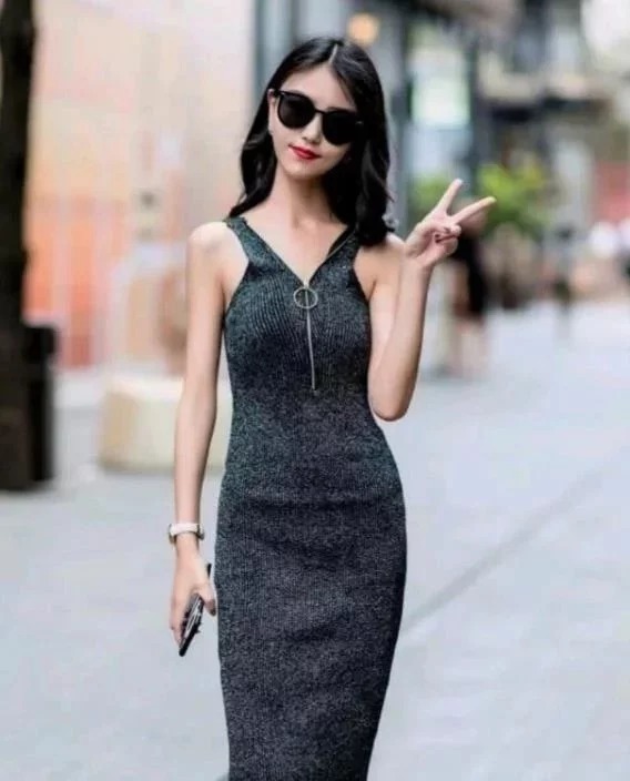 容貌|长发披肩的小美女,精致的穿搭美丽的容貌,展示独特的魅力