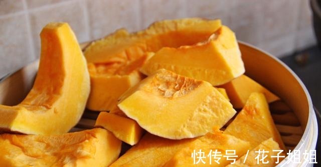 美食|松软香甜的南瓜松饼,护胃补锌,与家人一起分享健康美食吧!