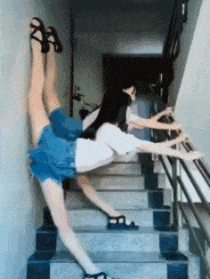 |搞笑GIF:要不是女朋友来医院看我 说不定我早已经出院了