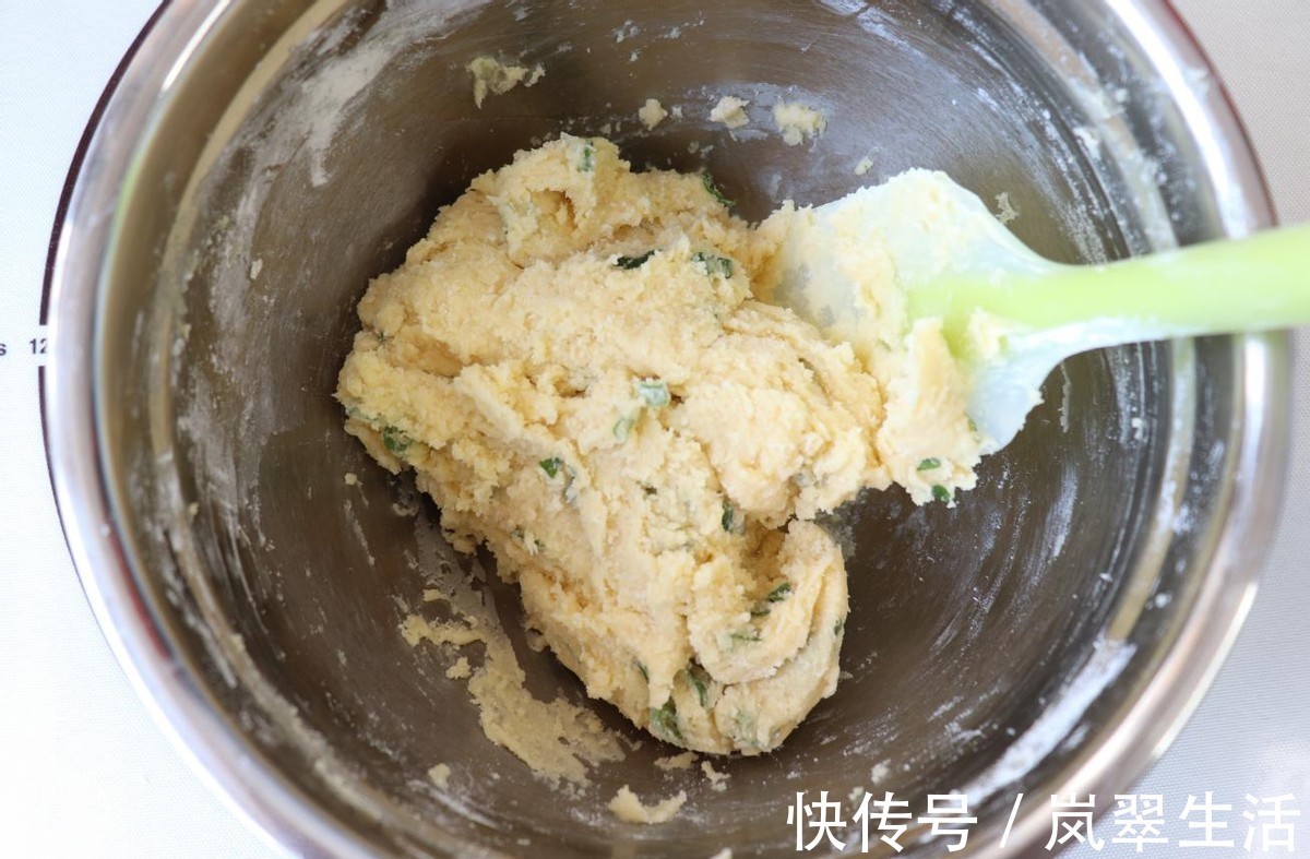 苏打粉|营养价值极高的碱性饼干,充满香葱的味道,一咬一口酥
