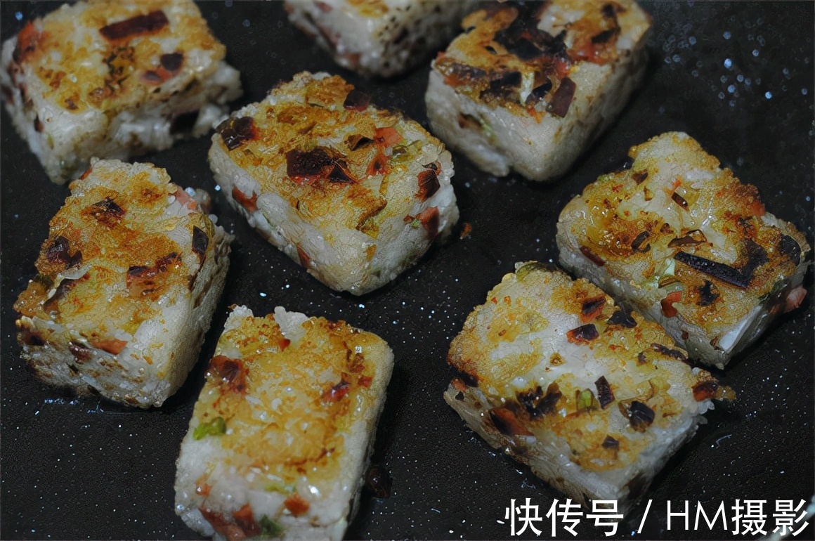 剩米饭别炒啦，试试新做法，儿子一口气吃6个，连吃3天还不够