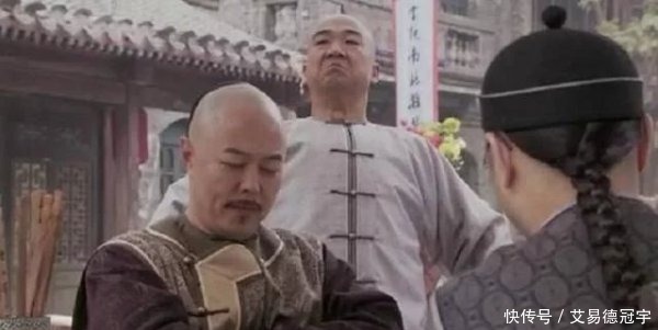 离去|乾隆出上联烟锁池塘柳,众考生无从应对,一考生扭头离去成状元