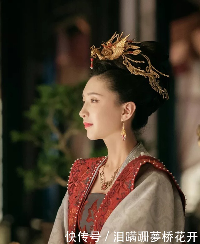 宠文休书一到手,她便卸去丑陋妆容,散下长发,携腹中子离开!