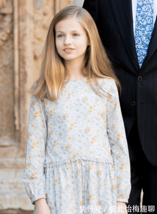 穿搭 真正的贵族穿搭都简约,看西班牙公主莱昂诺尔,穿红色套裙真高级