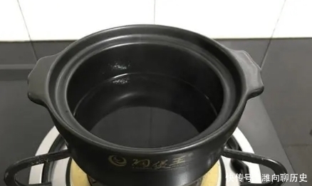 天气冷，多用这4种食材煮粥，一碗下肚暖身暖胃，常喝舒服过冬天